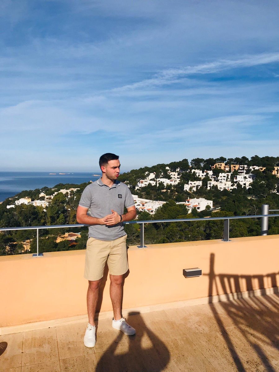 killianvandaele's tweet photo. Verliefd op ibiza❤️🇪🇸 #warmekerst #tiskeerietsanders https://t.co/HhnBwxrTOJ