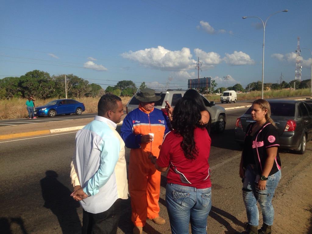 comandosergioh's tweet photo. #Ahora🛑 #26Dic Todo un equipo desplegado, jornada integral en la parroquia Marhuanta, seguimos llevando las políticas de vanguardia a todos los sectores #HeresJuegaLimpio 
#HeresEsIntegracion
#Hito2Millones500MilViviendas 
@JustoNogueraP @NicolasMaduro @dcabellor @HeryckRangel https://t.co/V72B0Sgh0Q