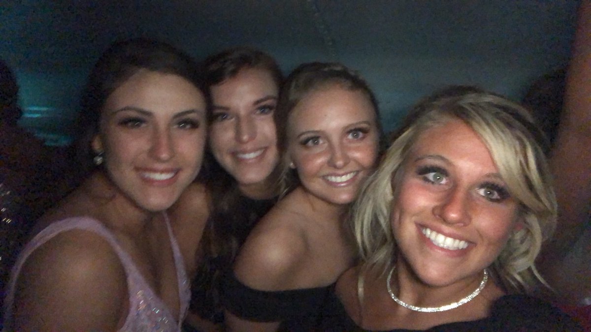 PeytonSilvers's tweet photo. happy birthday pretty girl @lilykingg 😘 hope your day has been amazing 💓 hang soon!!! https://t.co/g1k7Y9Euge