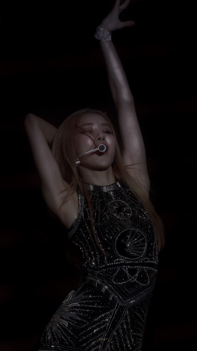 VOIDROSIE's tweet photo. dancer in the dark https://t.co/zNbn76v2mw