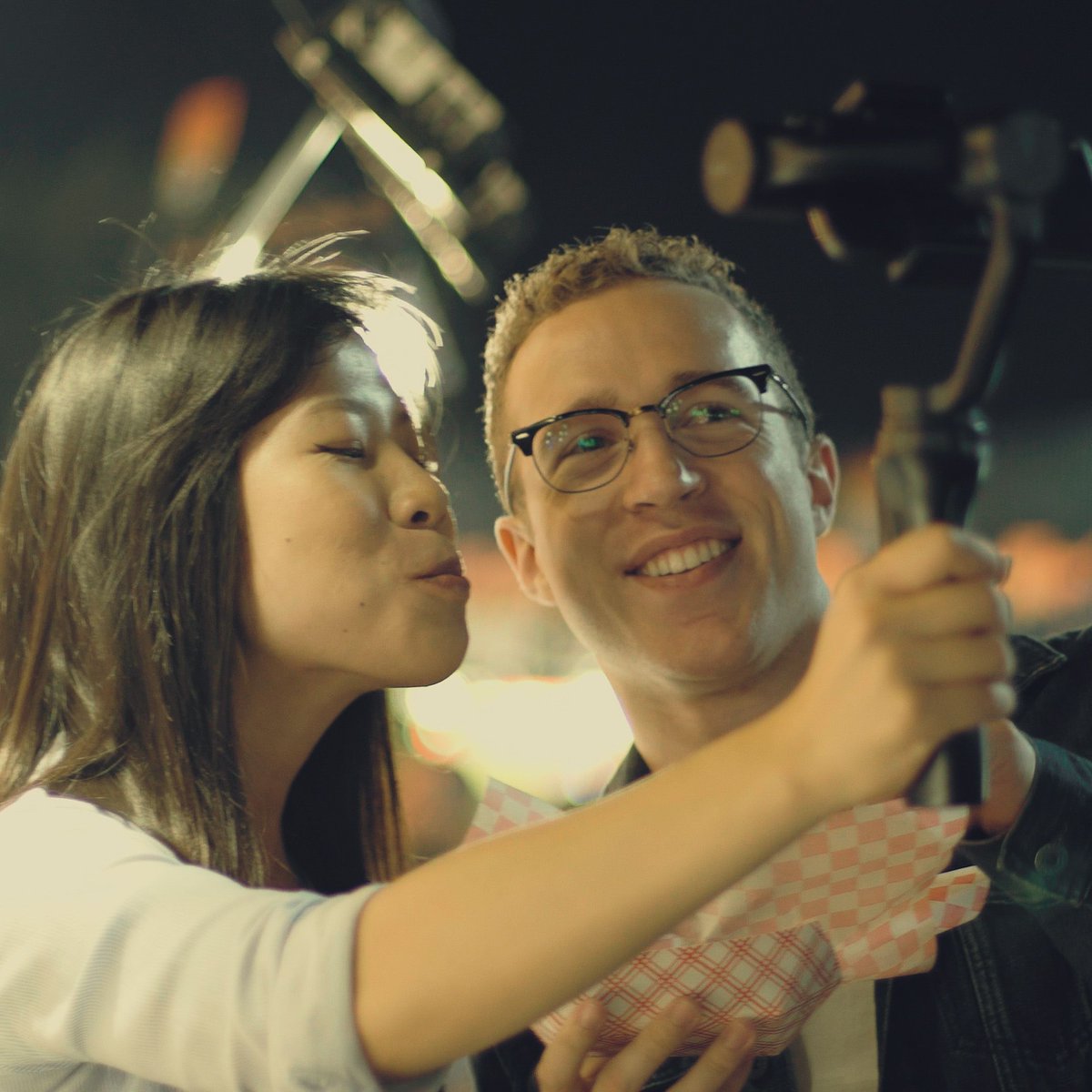 marSoarOfficial's tweet image. Going on a date? Capture your memories!

#phonegimbal #iphonex #SmartPhoneStabilizer #GoProGimbal #photography #travel #gimbal #newtoy #MobileFilmmaking #zhiyuncrane #zhiyuntech #zhiyun #zhiyungimbal #followfocus #3axisgimbal #3axis #zhiyunsmooth4 #marsoar #glidegimbal