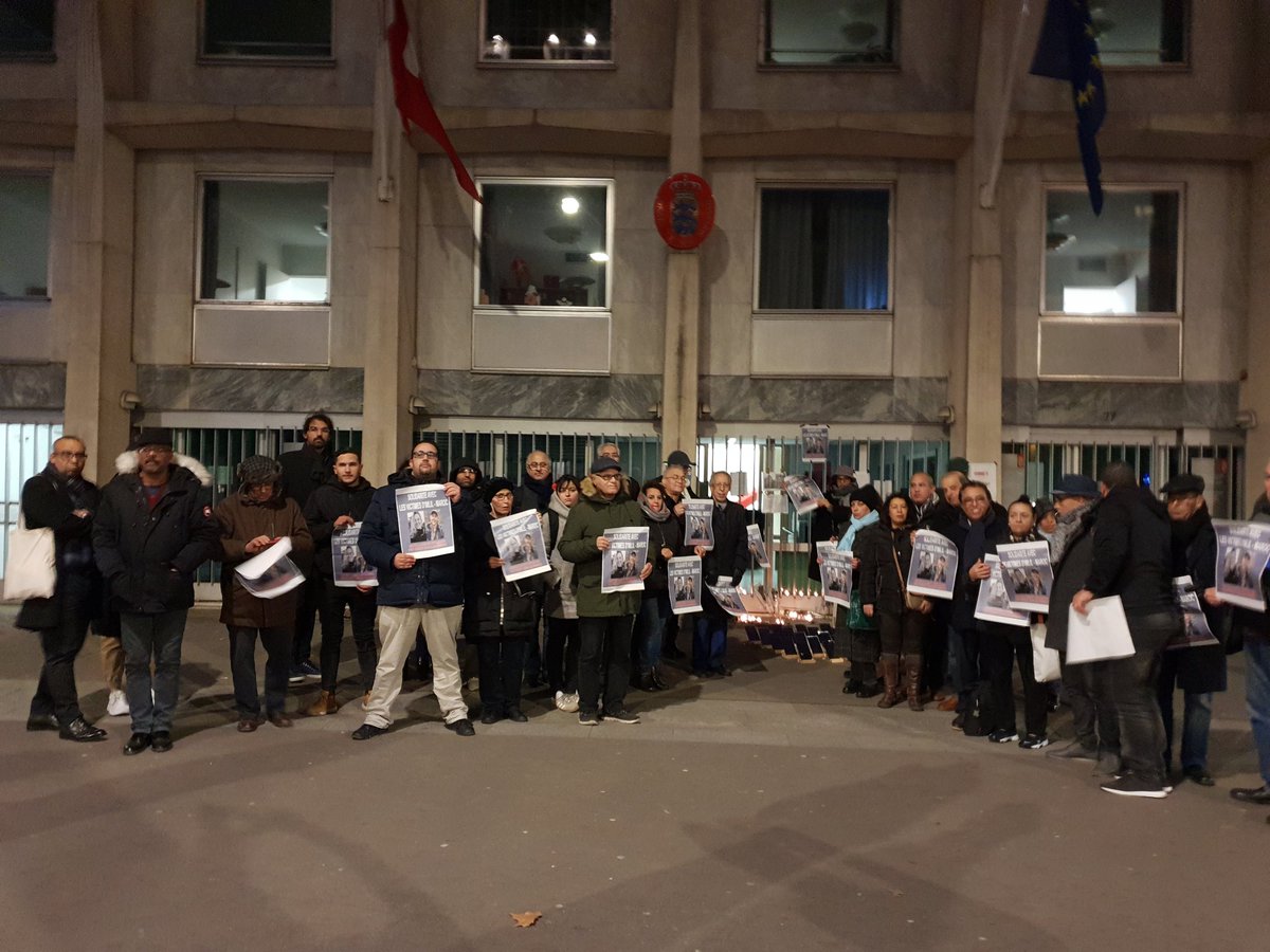 SLaatiriss's tweet photo. #EnsembleContreLeTerrorisme devant l'Ambassade du Danemark à Paris.
#recueillements
Avec @hicham_yazami .
@mustapha_laabid
@Samirasitail1
@NEILATAZI @Khadija1S @hindsaoud @DrissElyazami @raniaEq @BachiriRadouan https://t.co/MJPtPM1gzQ
