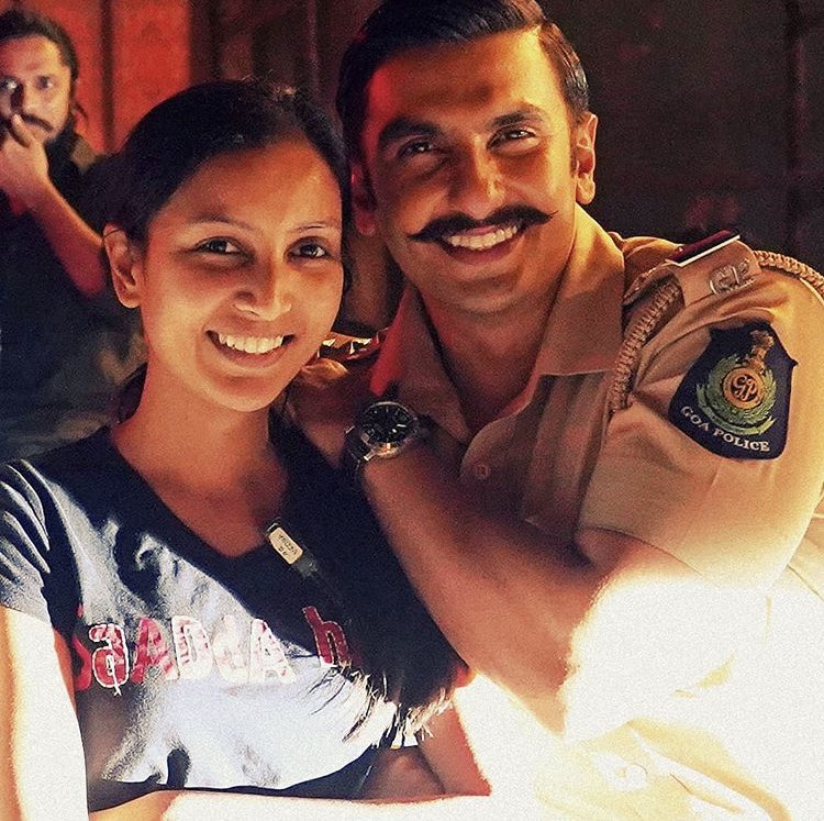 RanveeriansFC's tweet photo. #2DaysToSimmba 😍🦁 https://t.co/kpex70ZHW7