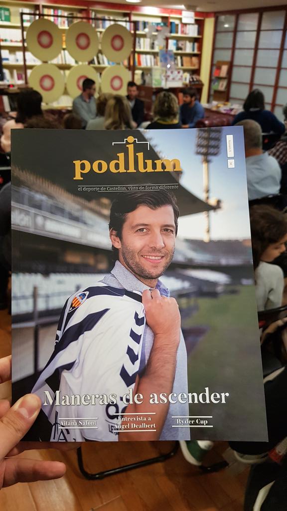CDCastellon's tweet photo. Gran expectación en la presentación del último número de la revista @PodiumCastellon dedicada al ascenso del @CD_Castellon y que incluye una entrevista en profundidad a @Dealbert_Eli 
#PPO https://t.co/PlQPBc2Erc