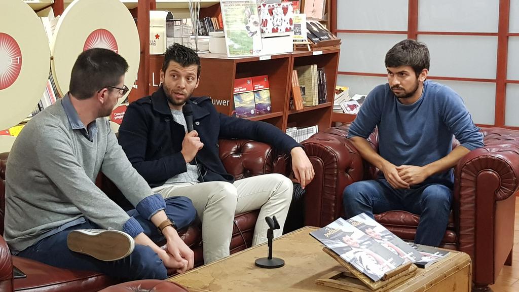 CDCastellon's tweet photo. Gran expectación en la presentación del último número de la revista @PodiumCastellon dedicada al ascenso del @CD_Castellon y que incluye una entrevista en profundidad a @Dealbert_Eli 
#PPO https://t.co/PlQPBc2Erc