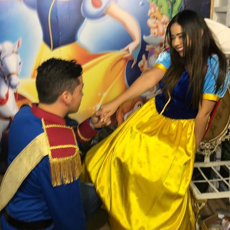 ¿Lo reconocen? Se trata del “Justin Bieber del acordeón” Carlos Staff Sub-campeón de Cuna de Acordeones 2017, a quien invitaron a participar en una parada navideña en Chiriquí como príncipe de  Blancanieves. ¡Polifacético el pelao!