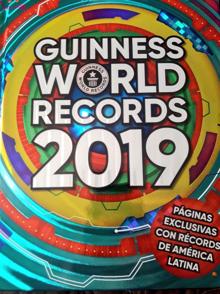 so_wirdo's tweet photo. @BTS_twt 
BTS en el guinness world record 2019 🎉🎉🎉🎉🎉🎉🎉🎉🎉
#BTS
#방탄소년단 #GuinnessWorldRecord 
#GuinnessWorldRecord2019 
#BTSrecord #ARMY https://t.co/FreHfwSIE9