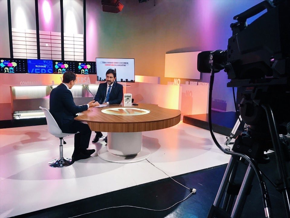ViceversaTres's tweet photo. 📺 Corrupción argentina ¿se puede erradicar? PARTE 1 ⬅️ Si te perdiste la mesa de @ViceversaTres, te invitamos a que la veas en nuestro canal: https://t.co/DfvrEBe9Br https://t.co/ae8uKG7Yb5