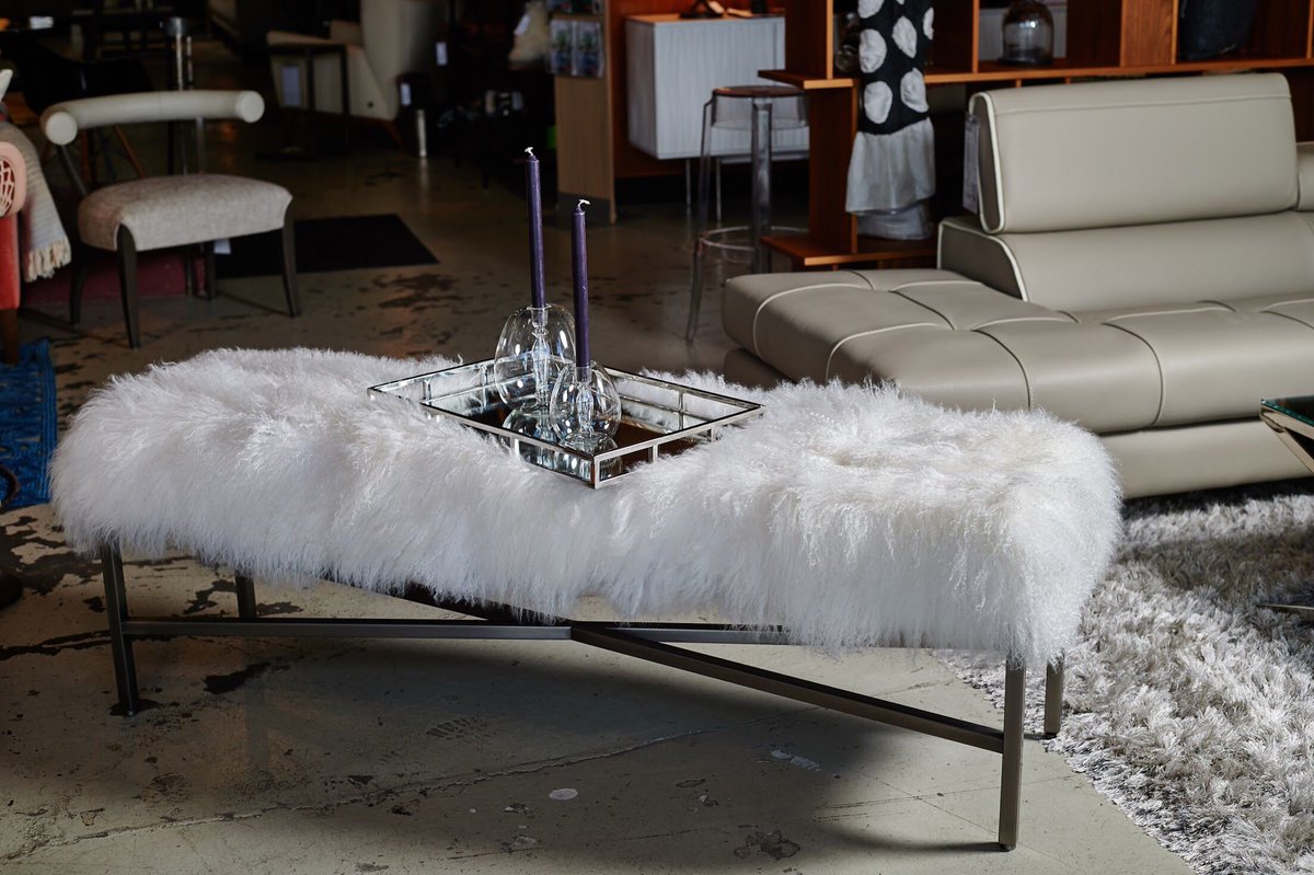 PerLoraHome's tweet photo. Everyone loves a little extra luxury ✨ This piece is the perfect complement to any room with gorgeous faux fur! https://t.co/uBKPhJsvlp