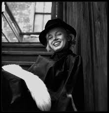 MarilynChannelM's tweet photo. Don't forget to #smile today. It looks good on you. 😉
#marilynmonroe #marilyner #marilyners #marilynettes #marilynmonroefans #themarilynmonroechannel #normajeane #normajeanebaker #love #fashion #beauty #classic #retro #goldenageofhollywood #wednesdaywisdom #WednesdayMotivation https://t.co/2LzzEUGaxJ