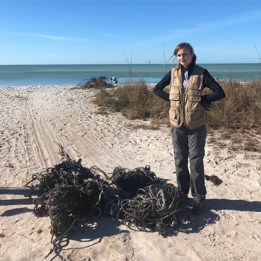 Beach cleanup at South Lido Beach this windy morning. 
#fishingdebris #singleuseplastic