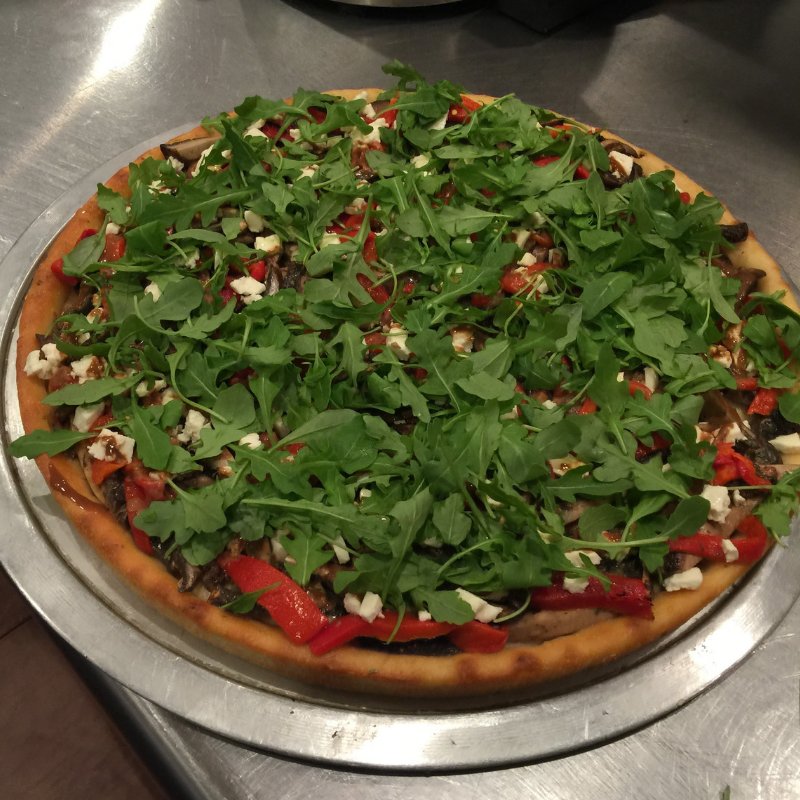 DelfiorePizza's tweet photo. Our #portabello #pizza is the perfect combo of mushrooms, peppers, mozzarella, and arugula! How many slices could you eat? #MenuSpotlight https://t.co/Ui8RVZDtcU