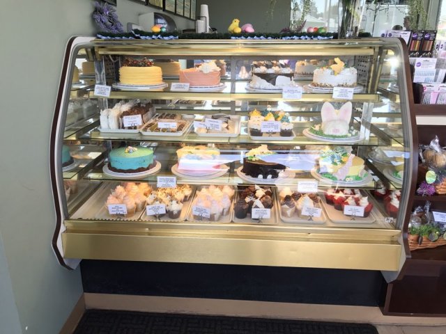 FlourPowerCA's tweet photo. This is our favorite form of window shopping. https://t.co/nrgONocGfM
