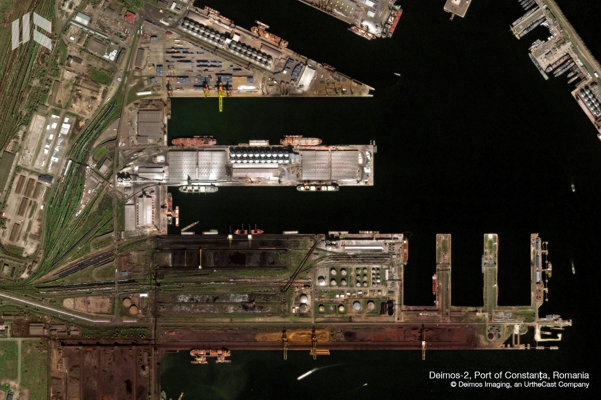 EarthDailyA's tweet image. #DEIMOS2 image shows the Port of Constantza. Located at the Black Sea coast of Romania, it functions as an important hub in the region. ⚓️ #MaritimeSurveillance #PortMonitoring #ShipDetection