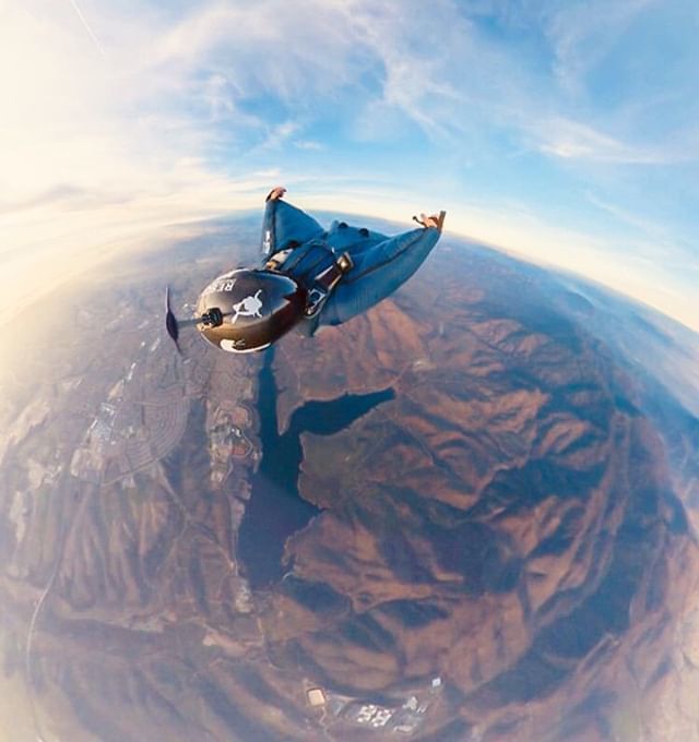Wingsuit Wednesday brought to you by @_bluecifer_
🐿️🐿️🐿️
.
.
.
#skydivesandiego #wingsuitwednesday #tonywingsuits #insta360 #rigginginnovations #wingsuit #sandiego #socal #skydiving #jointheteem #findyourselfhere #blueskies #funjumpsandiego #squirrelwing… bit.ly/2EQCRwd
