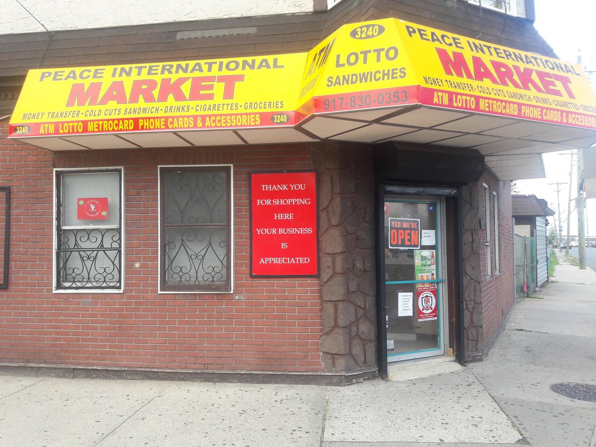 Cletus_RealTalk's tweet photo. All I want for the holidays is for everyone to support my mother’s black owned Deli and Market located in the Mariners Harbor area of Staten Island. She is the only black deli in the borough and one of the few black women deli owners in NYC. A simple retweet could go a long way🎄 https://t.co/8Xv15j4joa