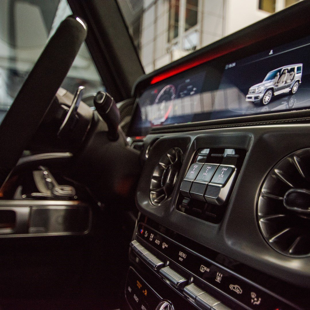 MercedesAMG's tweet photo. The dashboard of the Mercedes-AMG G 63 is at your fingertips to provide valuable information and distinctive commands. 

[Csn: 13.1 l/100km | CO2: 299 g/km]

📷: Steffen Rosen https://t.co/Hao7DWnUkK