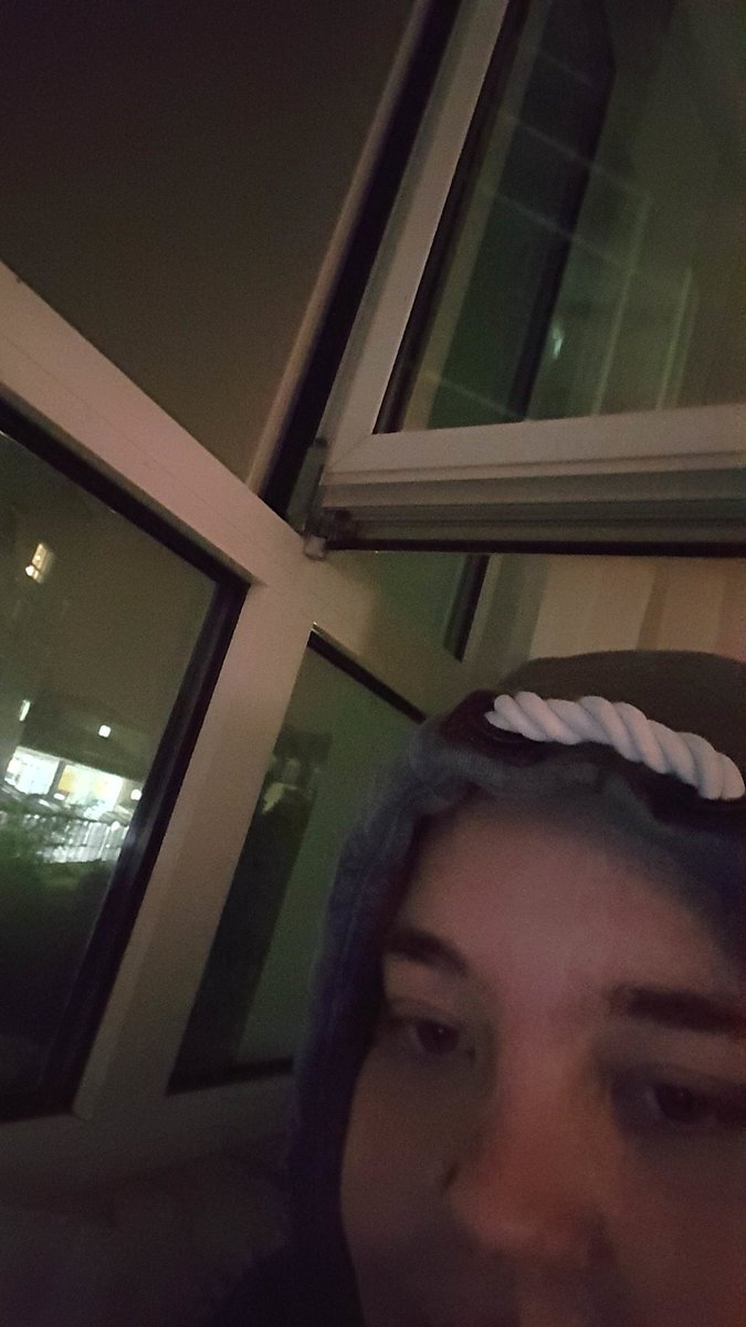 Bibilein95's tweet photo. Achja ich liebe es am kalten offenen Fenster zu sitzen und den lieben Hühnern im Discord zuzuhören ❤❤❤
Ich konnte schon wieder lachen obwohl heute ein eher schwieriger Tag war ❤❤❤
#Hühnerstall #Goack #Habeuchlieb #dankefüralles https://t.co/AraA6CUMx9