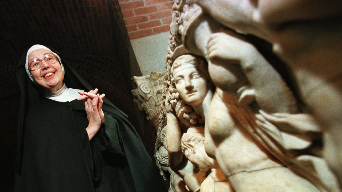 Art historian Sister Wendy Beckett has died. She was 88 bit.ly/2TeoNAy https://t.co/RAFf54LMgM