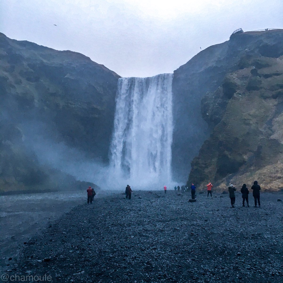 chamoule_M_B's tweet photo. Incroyable #islande #skogafoss #rain https://t.co/lBaheSe91p