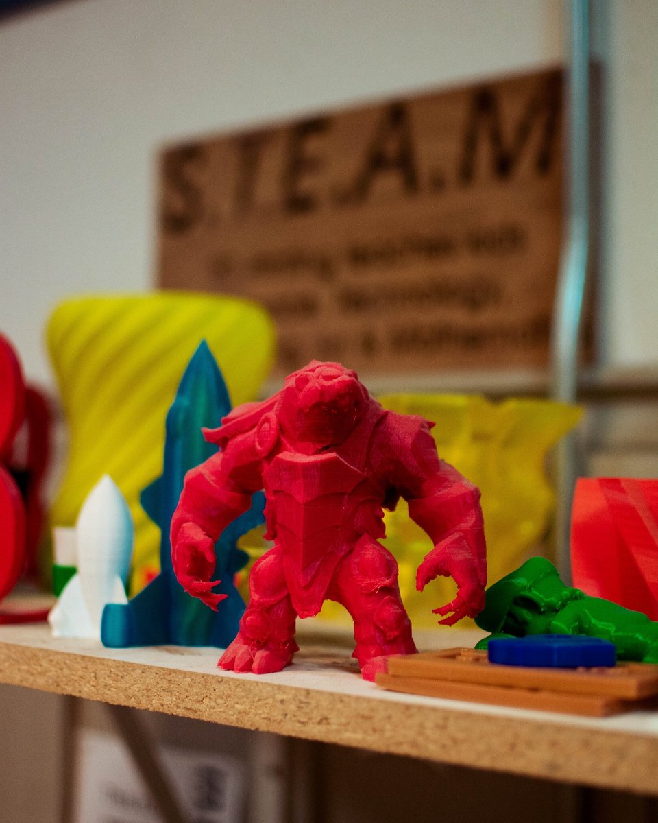 yakimakers's tweet photo. Hopefully everyones holiday season has been filled with good friends and family -- and that 2019 will be filled with much more creation and collaboration. Become a #yakimaker today because learning never goes out of style! https://t.co/Ox6yfdYXlT