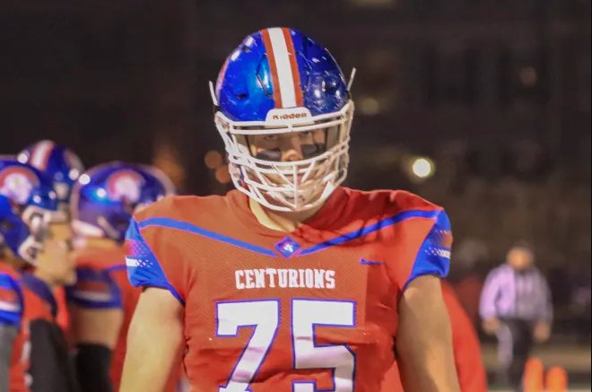 DaveLackfordESQ's tweet photo. 2020 4-star OT John Young could end up as the #1 prospect in Kentucky before it's all said and done.  Will UK be able to keep him in state?  
https://t.co/npNAceuN24 https://t.co/IkG9Z1gIT7