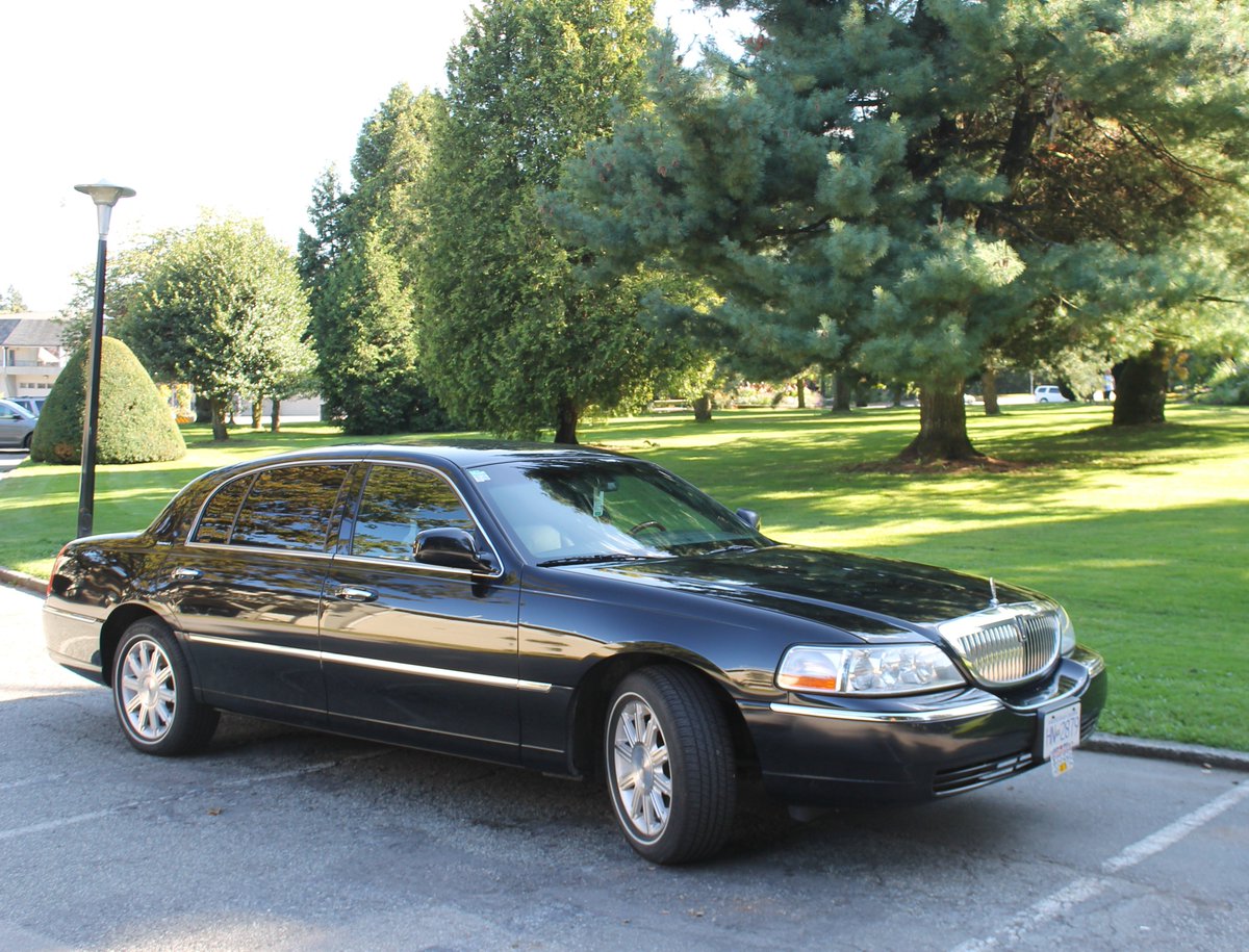 EnchantedLimo7's tweet image. Need a ride to the airport? Be assured your ride will arrive early to pick you up and take you to the airport on time. Rates are less expensive than you think. Give Carl a call at 778 898-5234 to reserve our luxury towncar.