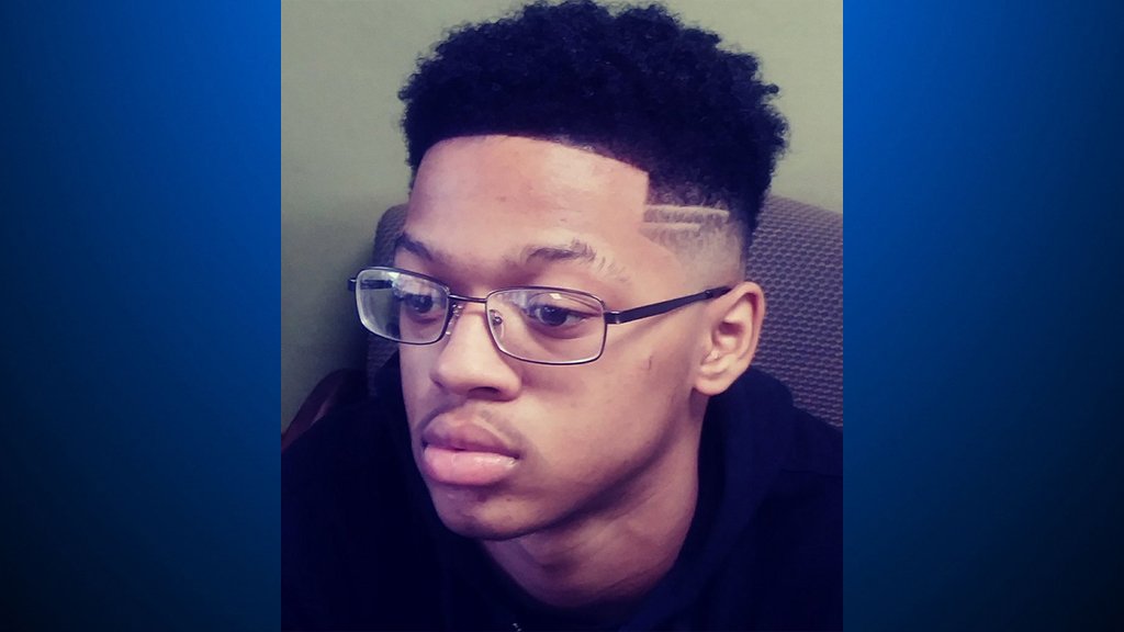 KDKA's tweet photo. IT ONLY TAKES A SECOND TO SHARE: #Pittsburgh Police are asking for the public’s help to locate 16-year-old DaQuay Wilson. He was last seen leaving his Marshall-Shadeland home during the week of Nov. 18. https://t.co/UBCBuDu2VH https://t.co/Dn0c8ZDCa9