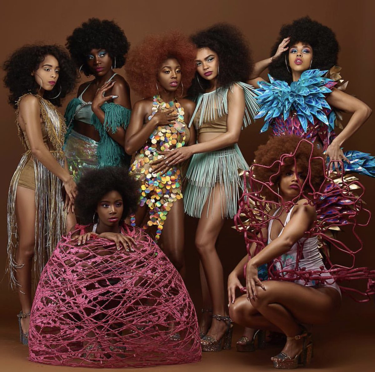 Mo__Gio's tweet photo. #top4of2018 #artedition 
2018 FUNK collection, designing for the Goodwill sustainable fashion Fall Campaign, IndyStar publishing my story, being interviewed + working with my people at PATTERN 
🎊❣️ https://t.co/qPL7FWTQ1v