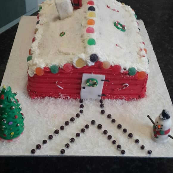 S_cakes_stuff's tweet photo. Merry Christmas 2018 #christmasCake https://t.co/6kukPWvGkz