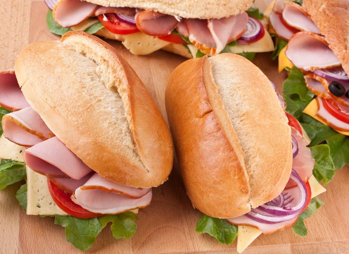 comebienpe's tweet photo. Si estás disfrutando del primer feriado largo del 2019, un snack #saludable no pinta mal. Aprende cómo preparar un rápido y delicioso Sandwich de queso y cebolla acaramelada 👉 https://t.co/qYapUer44P https://t.co/50qQLhcExA