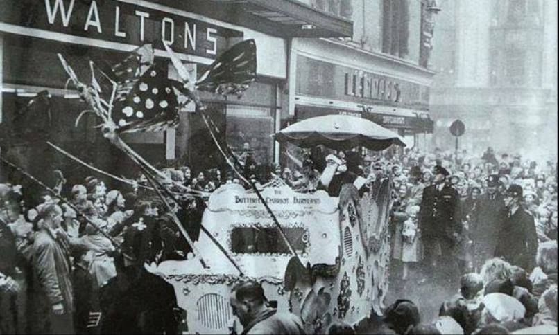 MillbrookLife's tweet image. Amazing picture of Father Christmas arriving at Waltons in the 50s #Inspired101 #Exeter #RetirementPlanning #LaterLiving #Nostalgia #Christmas #Santa #FatherChristmas