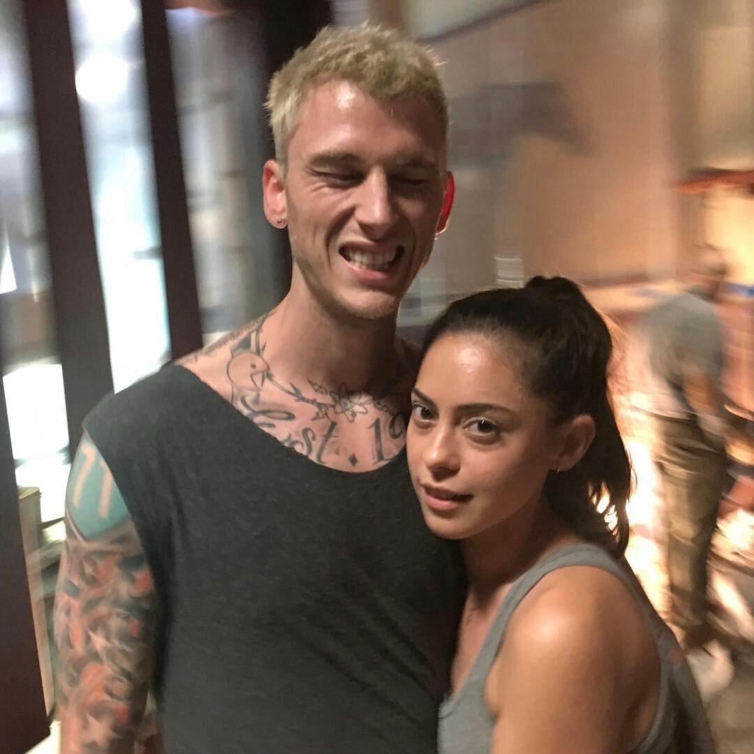 Bird Box Lucy And Felix Love Scene Machine World: Machine Gun Kelly Bird Box Felix
