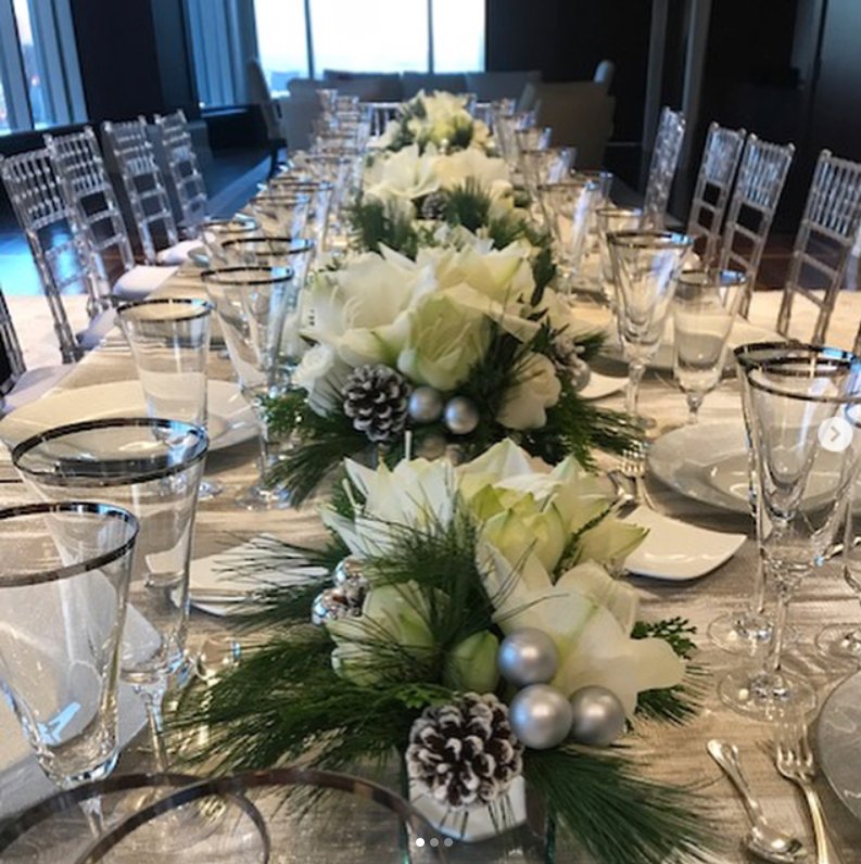 stapletonfloral's tweet photo. White winter elegance for end of the year events! @gourmetcaterersboston #winter #holidaydecor #newyear #newyears #bostonevents #bostonflorist #designedinboston #holidayparty #tistheseason #whitewinter #stapletonfloralevents https://t.co/4PG5Mcm4XI