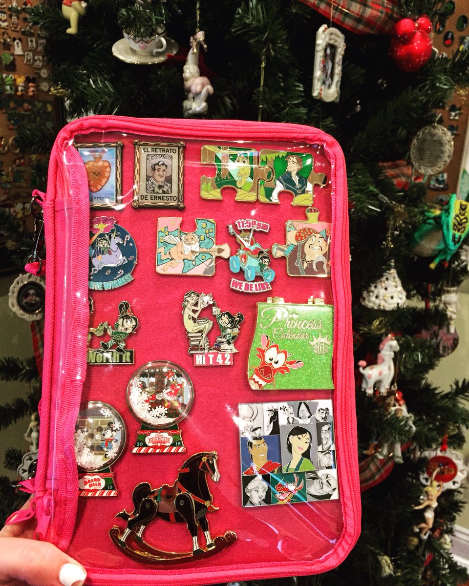 disneykidsblog's tweet photo. Hope everyone had a great Christmas!🎄 Here’s some of the pins we got and a new pinfolio! #wdw #disney #christmas #disneychristmas #pins #disneypins #pinfolio #pinfolioshow https://t.co/i5Nz04jduv