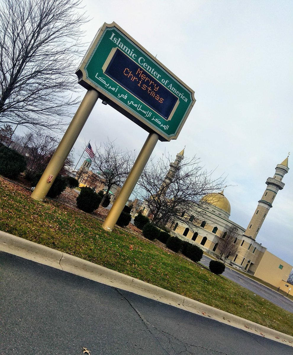 IamDearborn's tweet photo. Now here is an actual sign in Dearborn. 😍

https://t.co/DDAFzMicF1 https://t.co/hQ1P1nBb4D