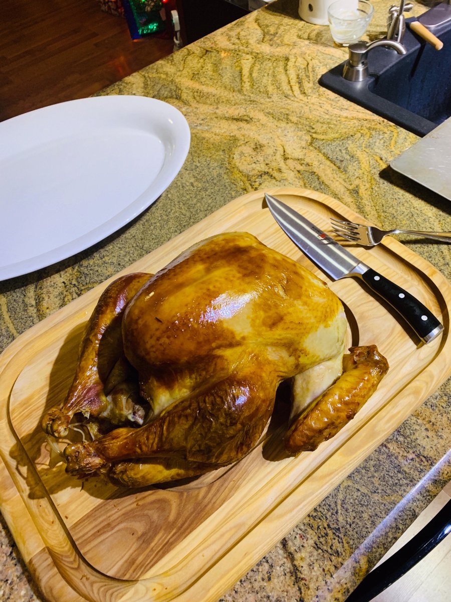 Failed to post the 'before' picture of this beautiful bird. I did not cook it, I just carved it. #pictureperfect #homemadegourmet #🤩 #shedeservesacookingshow #foodporn