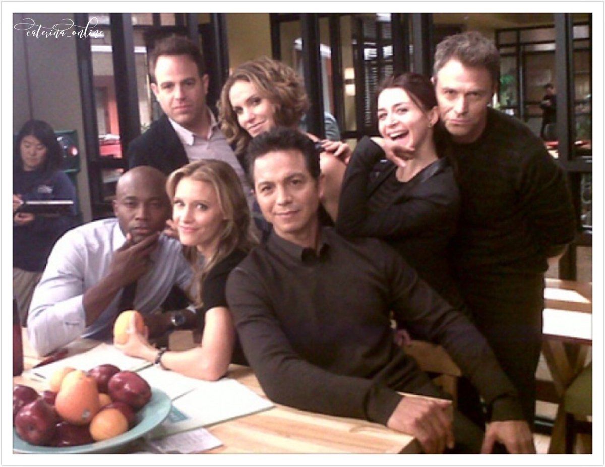 Caterina Online Auf Twitter Behind The Scenes Of The Intervention Episode Right Before Amelia Showed Up To Work And Got Slapped By Addison Nice To See Caterina All Smiles Bts