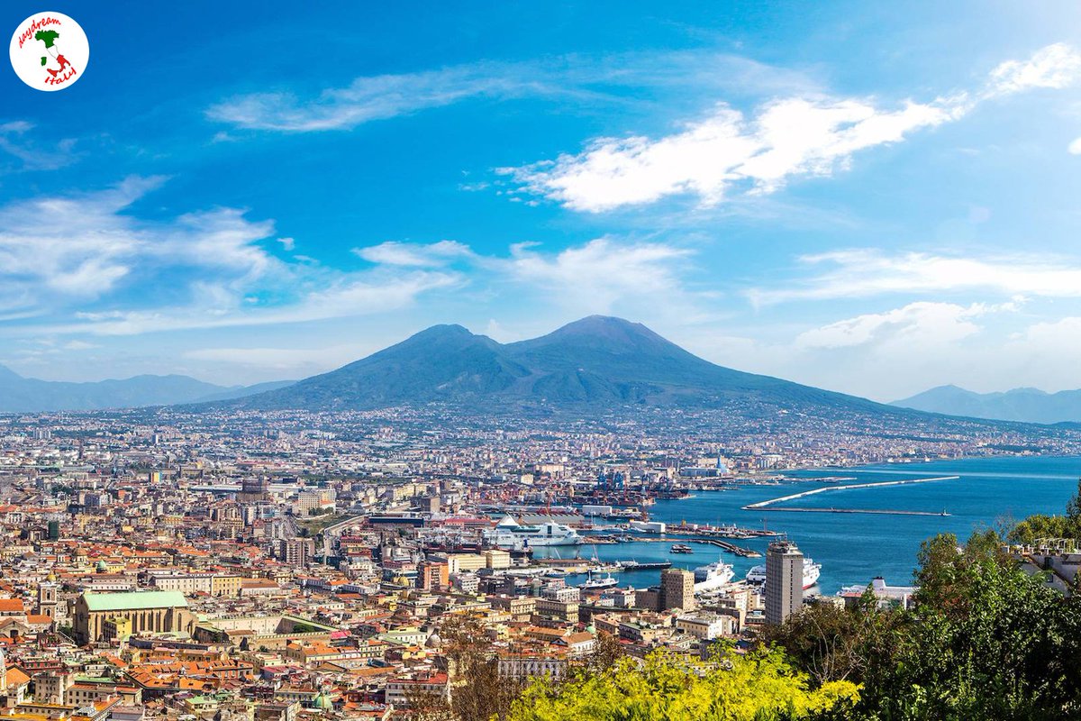 DaydreamItaly's tweet photo. Naples, Campania
 Naples (Italian: Napoli) is the capital of Campania and the third largest municipality in Italy. The city of Naples dominates the homonymous gulf that extends from the Sorrento peninsula to the Phlegraean Fields (Campi Flegrei).
 
https://t.co/oiV9nMmTZO https://t.co/xN2UY0b07S