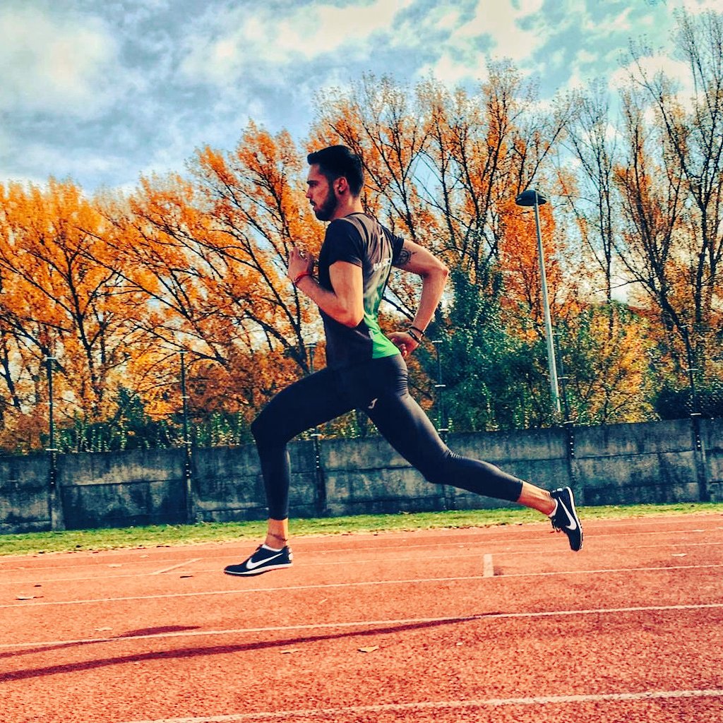 atletismoFNAF's tweet photo. Récord navarro absoluto de 300m pista cubierta con 34"95 para Íñigo Pérez @perezurreta (@HIRUHERRI), batiendo un récord de 44 años de antigüedad de JJ Sarrasqueta. Enhorabuena!
El inicio de temporada se pone serio en @Navarra. 
@deporte_na https://t.co/1IeeVNR5rg