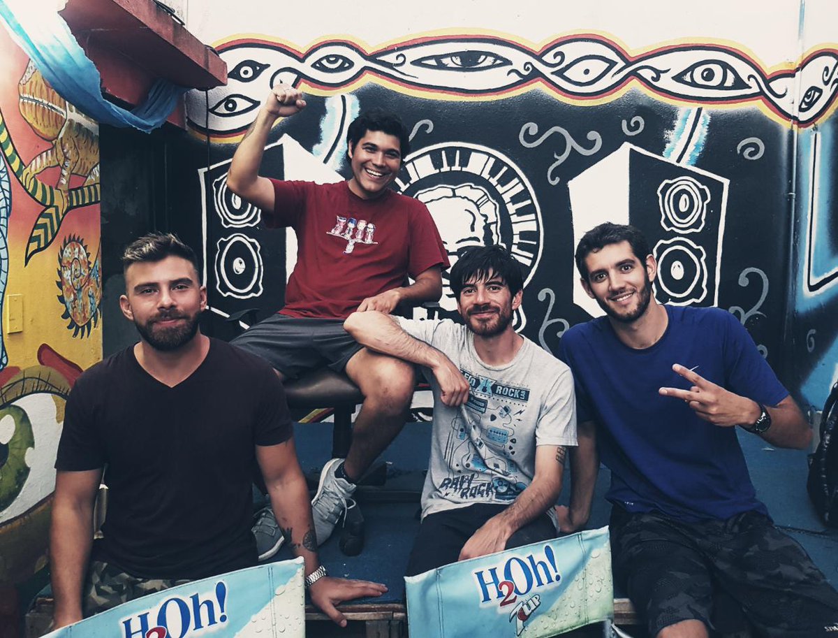 Surhumanos's tweet photo. Hola Amigues, mañana 27/12 cerramos el año, con un Show Acústico en salas San Pugliese a las 21:00hs.  
Les esperamos, abrazo grande!!!. 
#MarDelPlata #MDP https://t.co/5j3j0rK5iF