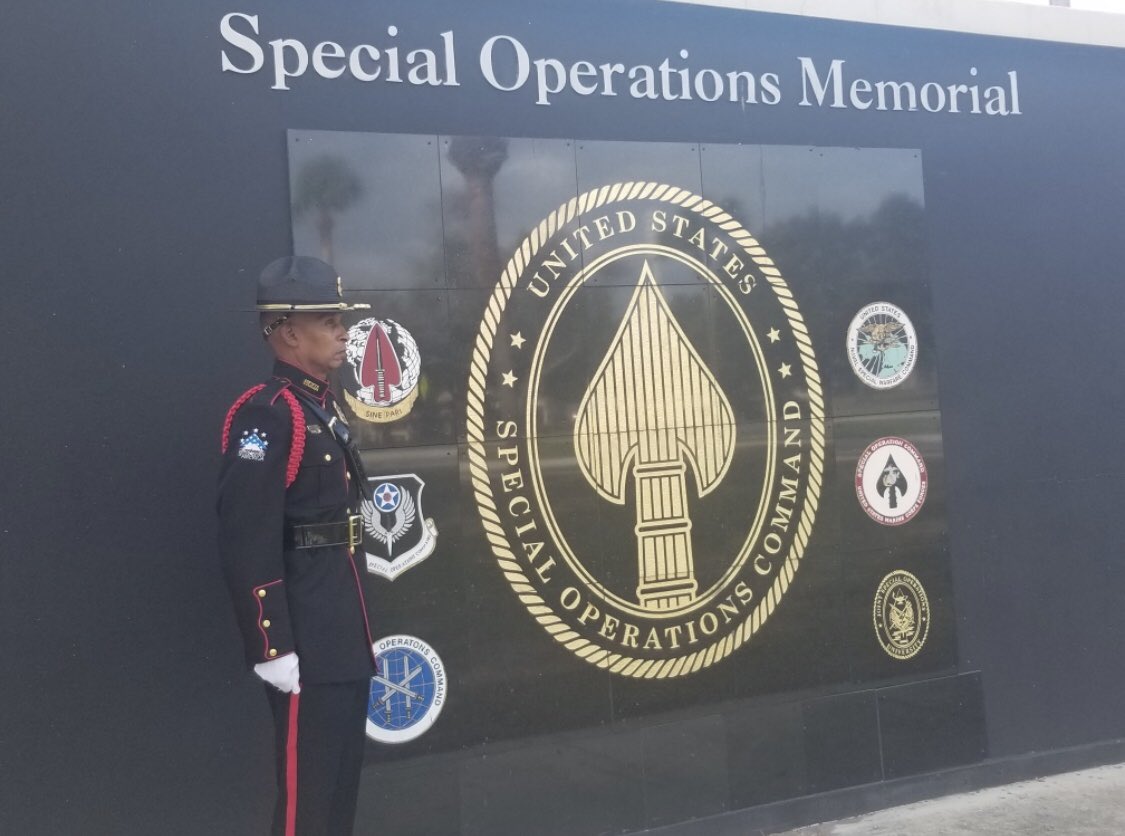 @honorguardsmagazine
#honorguardsofamerica🇺🇸 Please support all our #honorguard units nationwide for Honor Guards Day each year. Every last Saturday in June! @HonorGuardsUSA paying respects to Special Operations Memorial in Tampa Florida. #honorguardslife #honorguardsmagazine
