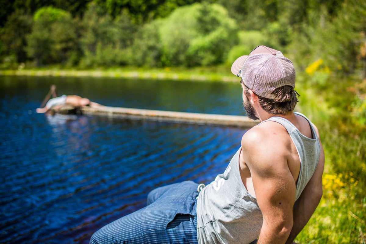 Peinture Fraîche (<a href="/Valmusicoff/">VALENTIN</a>) et textes décalés (<a href="/AVoirALire/">aVoir aLire</a>) :
avoir-alire.com/valentin-peint…