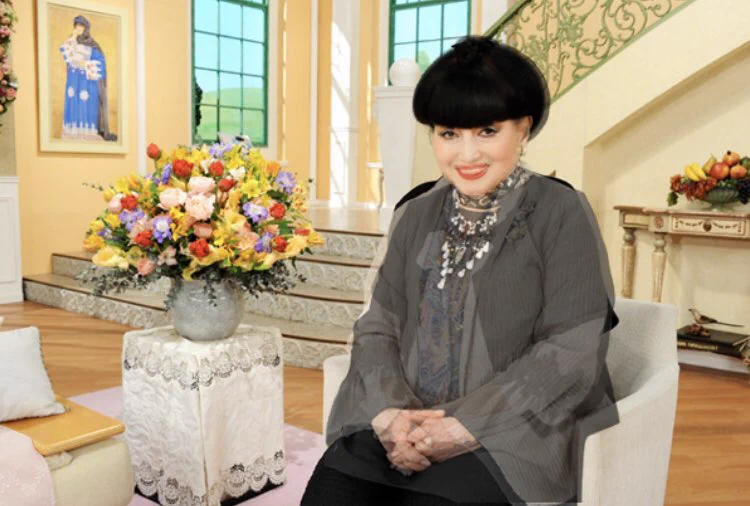 黒柳徹子の表情が寸分の狂いなく同じすぎて、もはや人形なのでは説ww