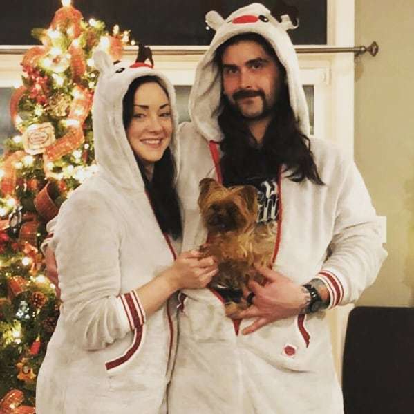 KristaLazer's tweet photo. Kiki playing #christmasalien 🎄🐶 https://t.co/g2H94Dd1yh https://t.co/RkvtDVxb7W