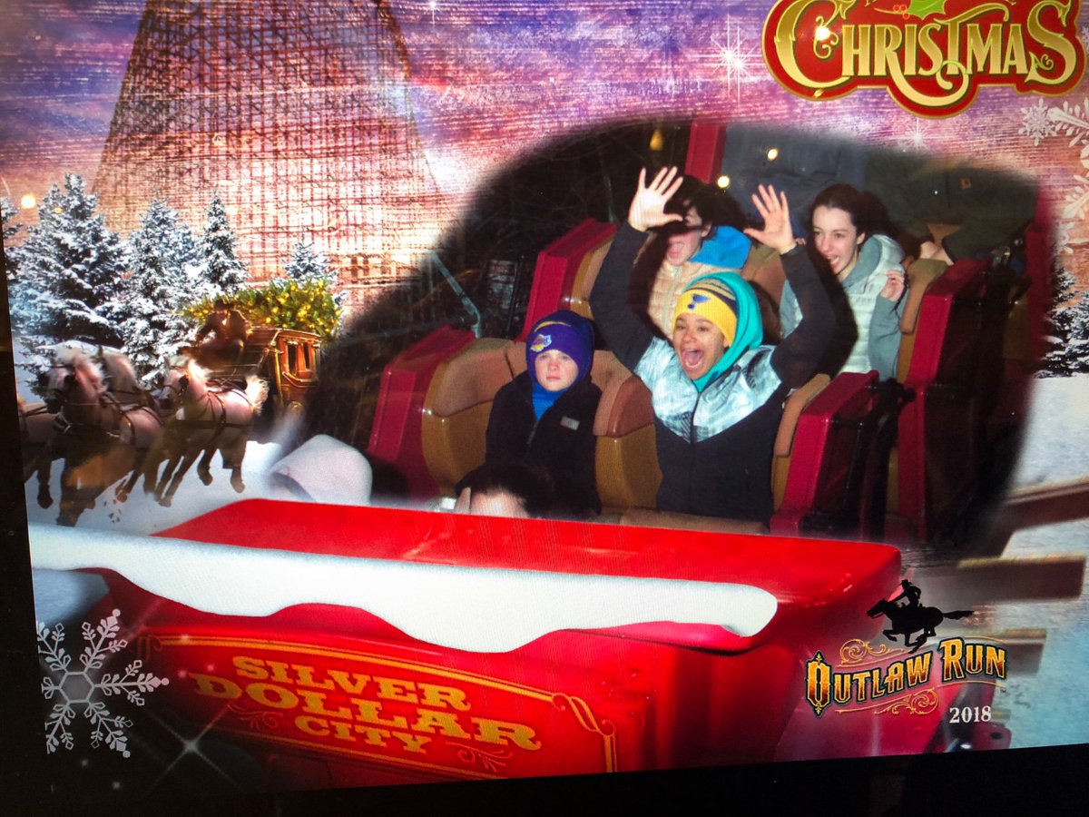 MiriahJohnson's tweet photo. Hanging with the boys and Q. Having fun and staying young! #silverdollarcity #screamedallday https://t.co/HPUmZTzdc3