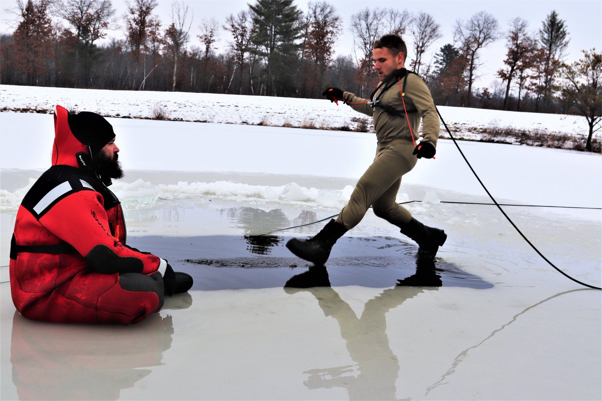 DVIDSHub's tweet photo. Immerse yourself in the cold! #coldwatertraining #immersion #FtMcCoy #Wisconsin #ice #winter https://t.co/nyD8s0FCBm https://t.co/pk0Kf7nNyF
