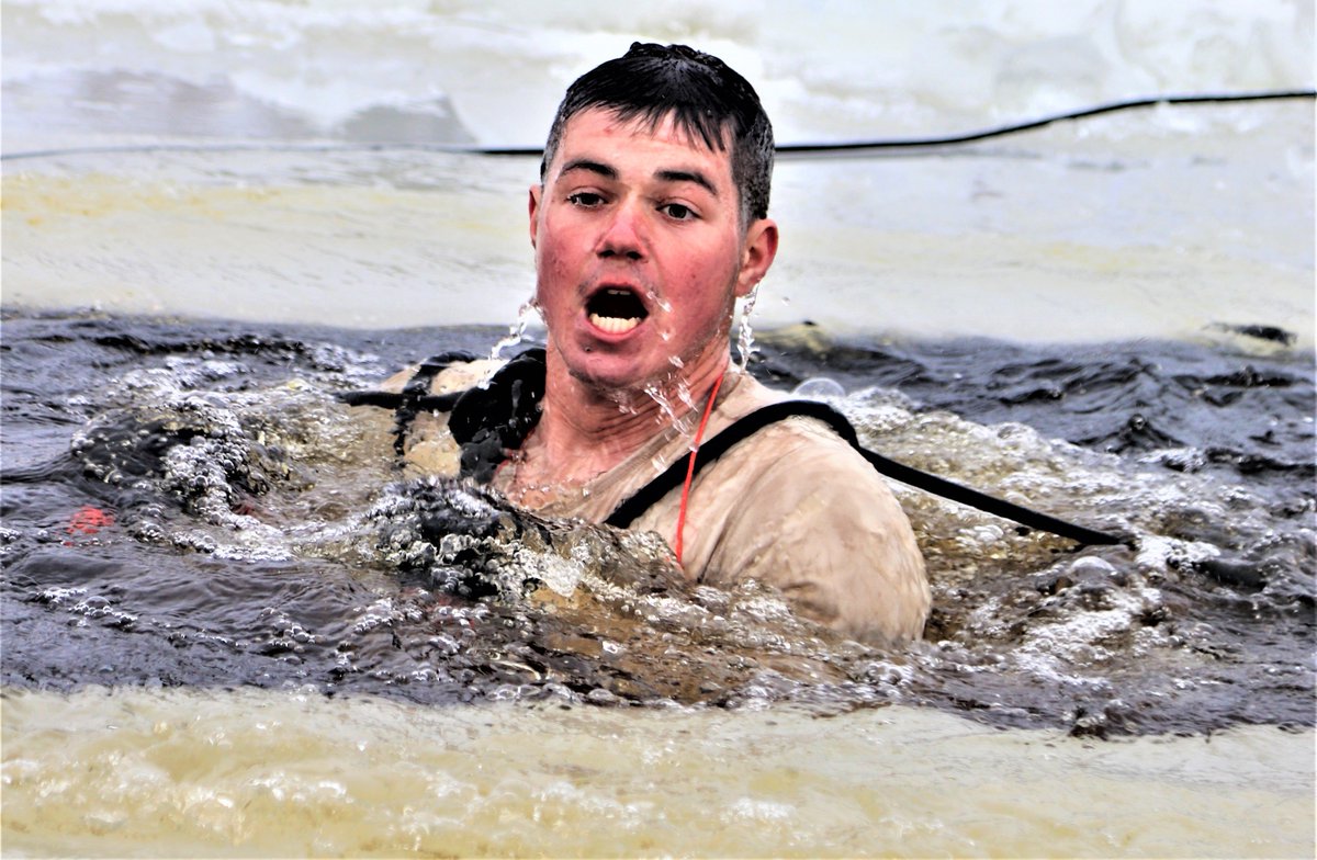 DVIDSHub's tweet photo. Immerse yourself in the cold! #coldwatertraining #immersion #FtMcCoy #Wisconsin #ice #winter https://t.co/nyD8s0FCBm https://t.co/pk0Kf7nNyF