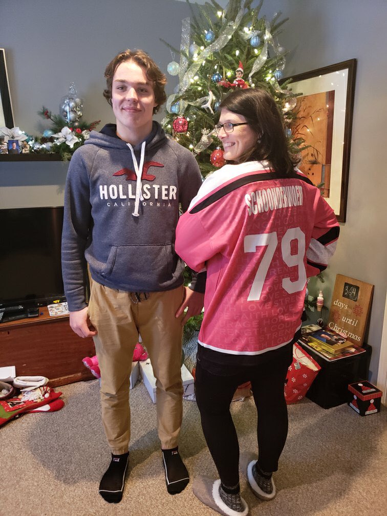 Bought the shirt at the #LincsGoPink night, and made a great present to his aunt, a #BreastCancer survivor ⁦<a href="/stmlincolns/">St. Marys Lincolns</a>⁩ ⁦<a href="/LincTheMascot/">Linc The Mascot</a>⁩ ⁦@ccshuronperth⁩