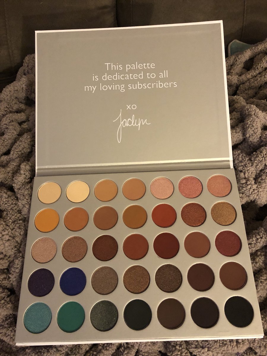 Rylee_Parker17's tweet photo. Finally got my Jaclyn Hill pallet #dreamcometrue #favoritepresent @Jaclynhill https://t.co/NKygRYeHzT